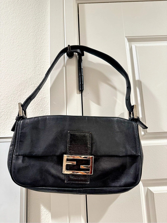 Fendi Handbags - Fendi Black Leather Shoulder Bag